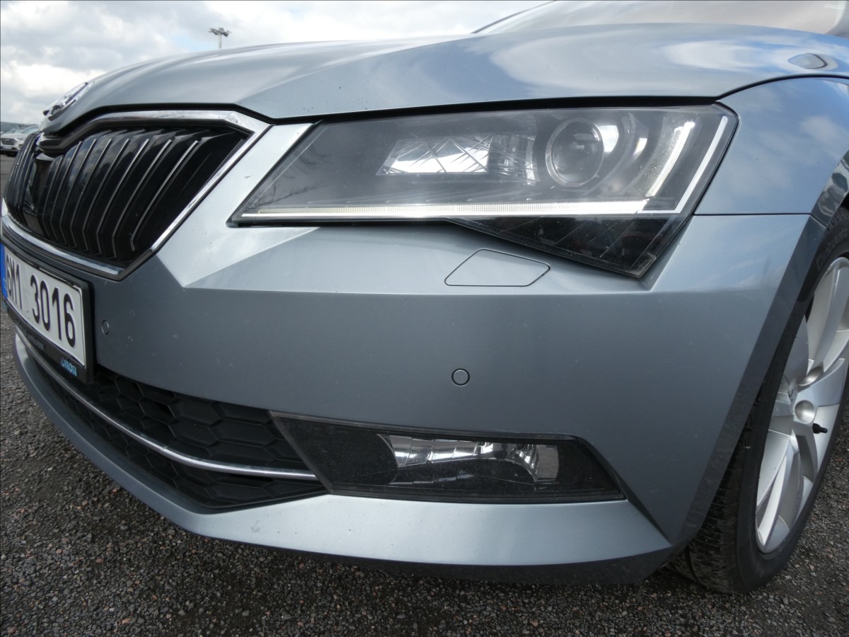 skoda-superb-2-0-tdi-style-dsg-2x-kola-cr - 3