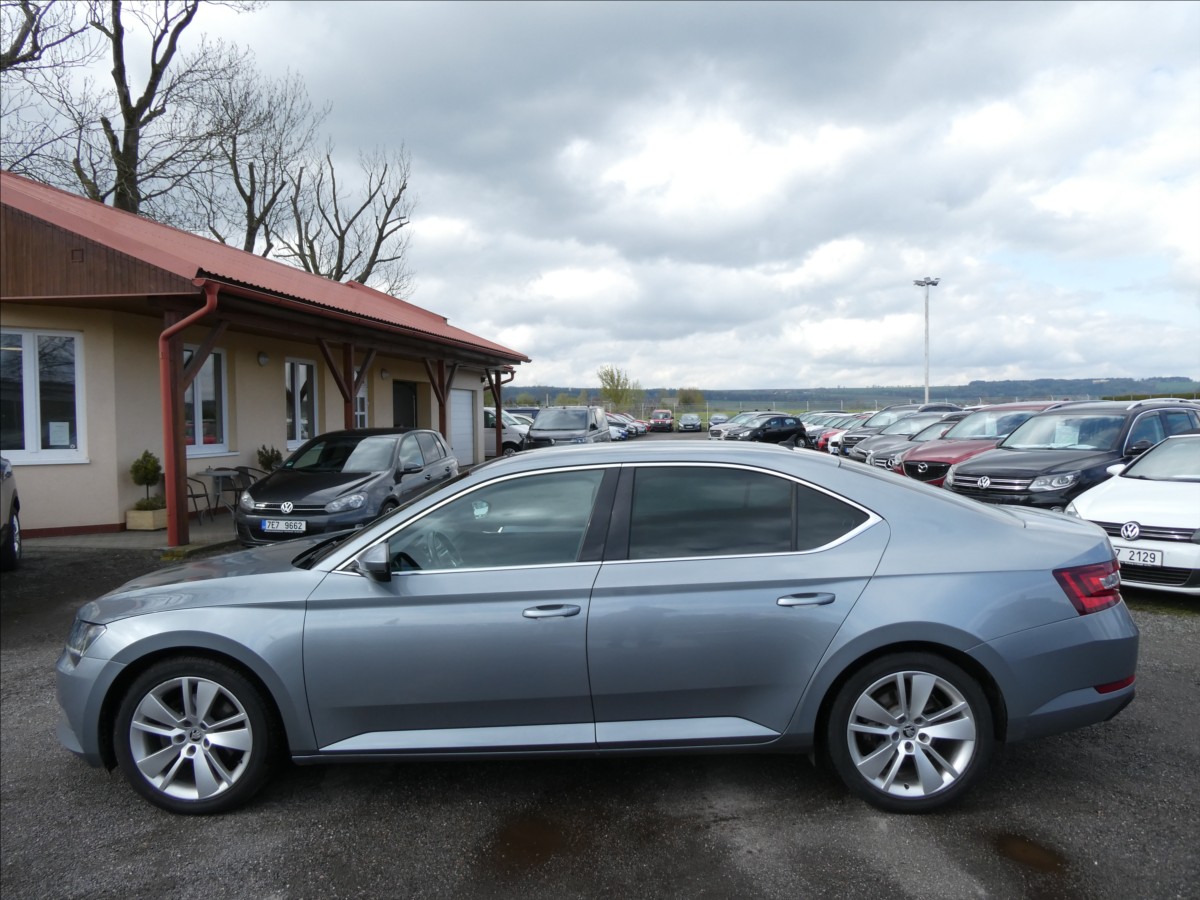 skoda-superb-2-0-tdi-style-dsg-2x-kola-cr - 4