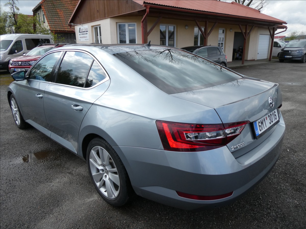 skoda-superb-2-0-tdi-style-dsg-2x-kola-cr - 5