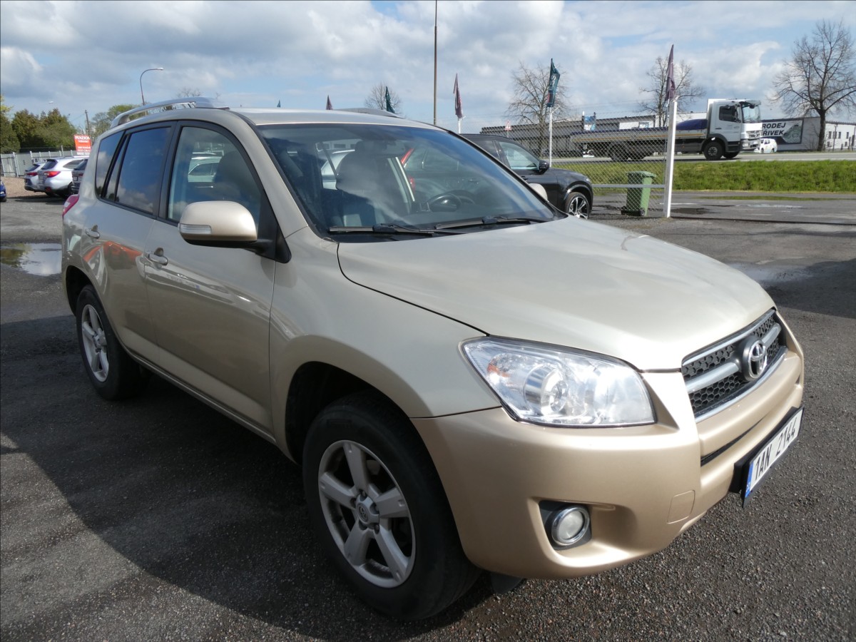 Toyota RAV4 2,2 D-4D 110kW 4x4,ČR,2.majitel