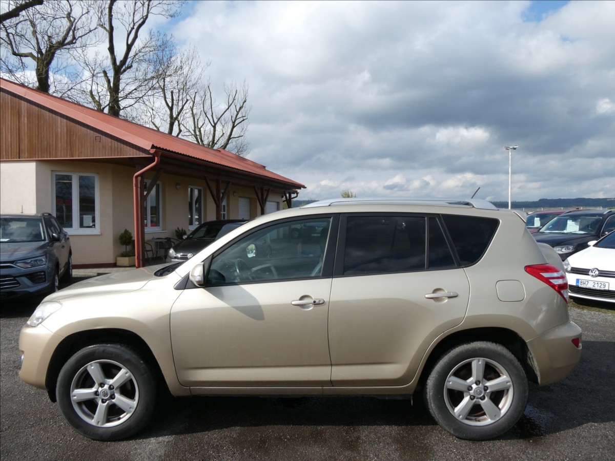 toyota-rav4-2-2-d-4d-110kw-4x4-cr-2-majitel - 4