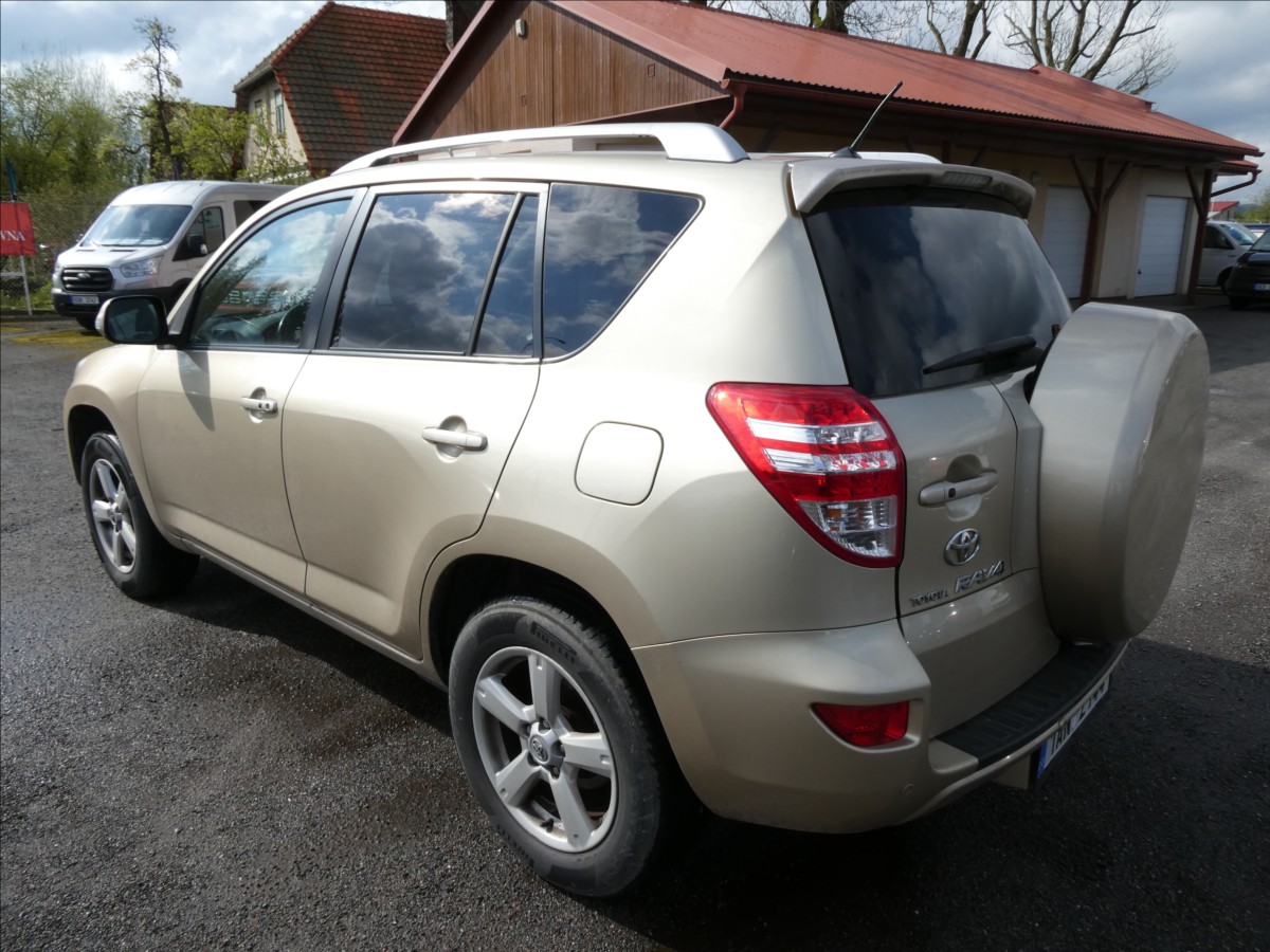 toyota-rav4-2-2-d-4d-110kw-4x4-cr-2-majitel - 5