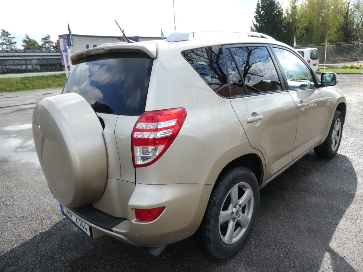 toyota-rav4-2-2-d-4d-110kw-4x4-cr-2-majitel - 7