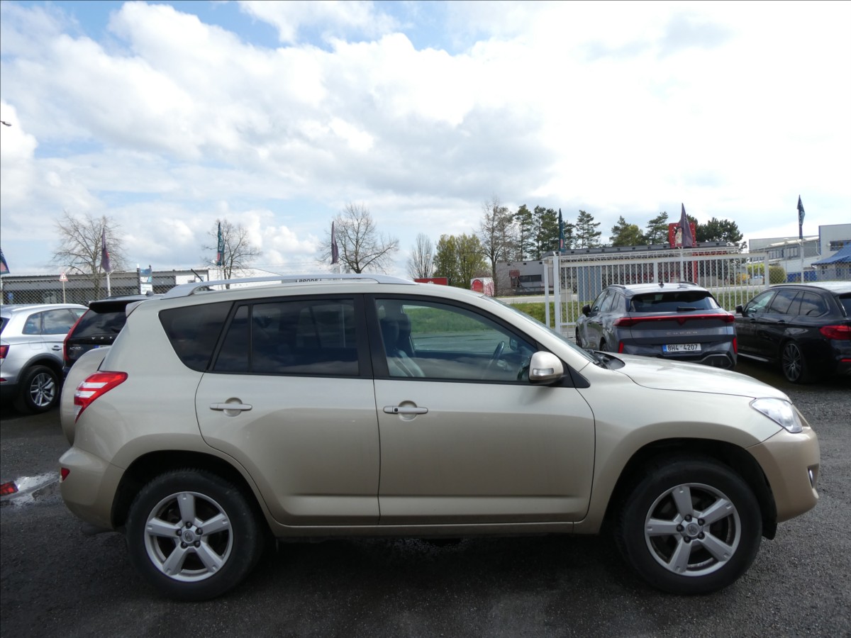 toyota-rav4-2-2-d-4d-110kw-4x4-cr-2-majitel - 9