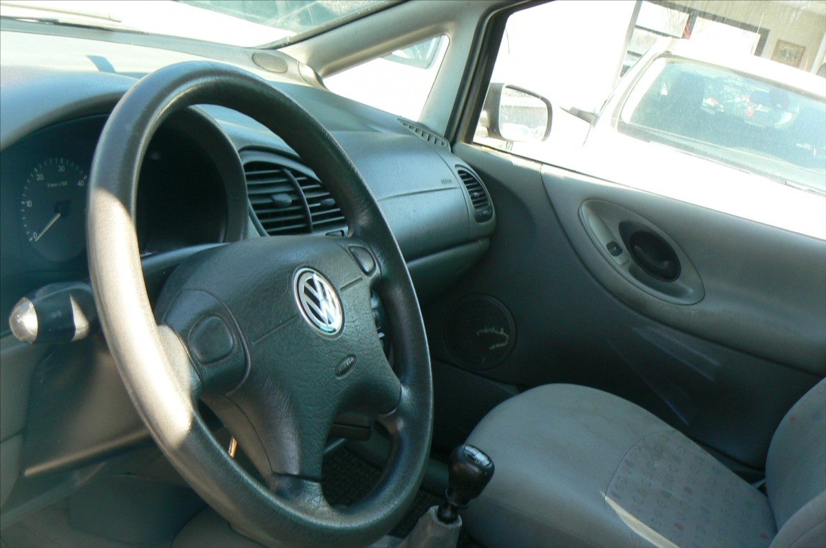 volkswagen-sharan-1-9-tdi-7-mist-eko-uhrazeno - 9