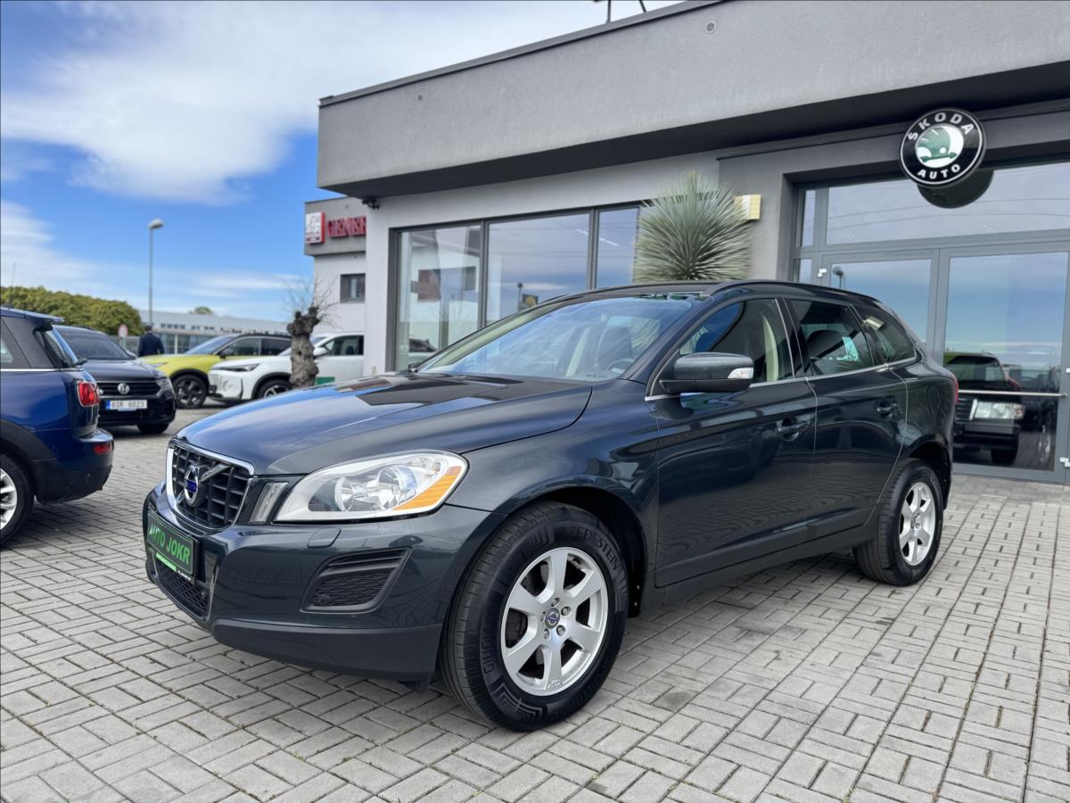 volvo-xc60-2-4-d4-120kw-automat-awd-momentum-2-majitel-navi-alu - 1