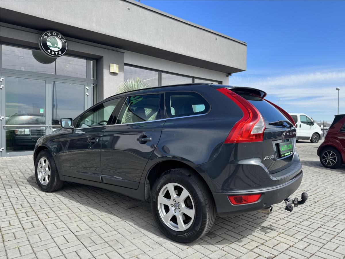 volvo-xc60-2-4-d4-120kw-automat-awd-momentum-2-majitel-navi-alu - 7