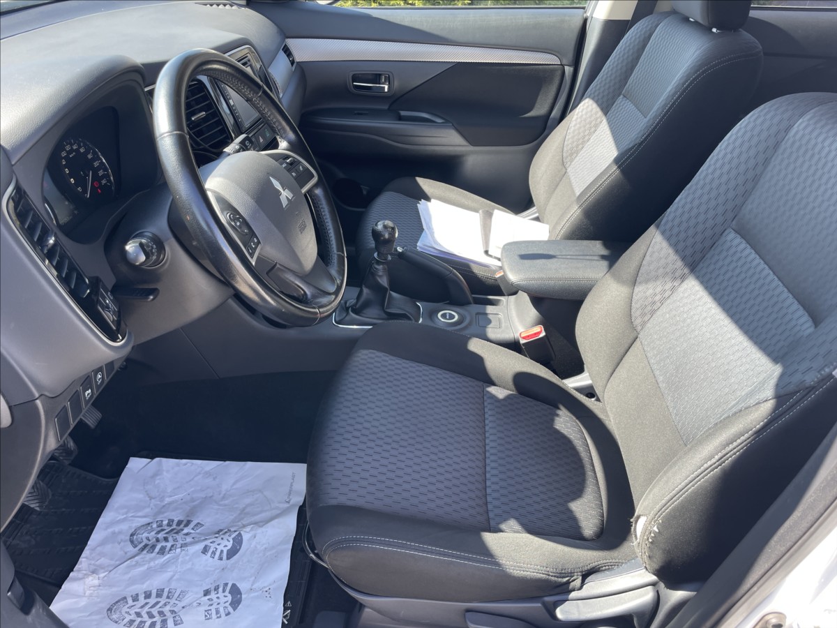 mitsubishi-outlander-2-3-di-d-110kw-4wd-tazne-czauto-1majitel - 6
