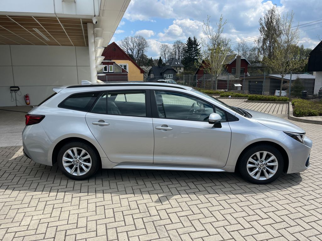 toyota-corolla-1-8-hybrid-e-cvt-comfort-tech - 6