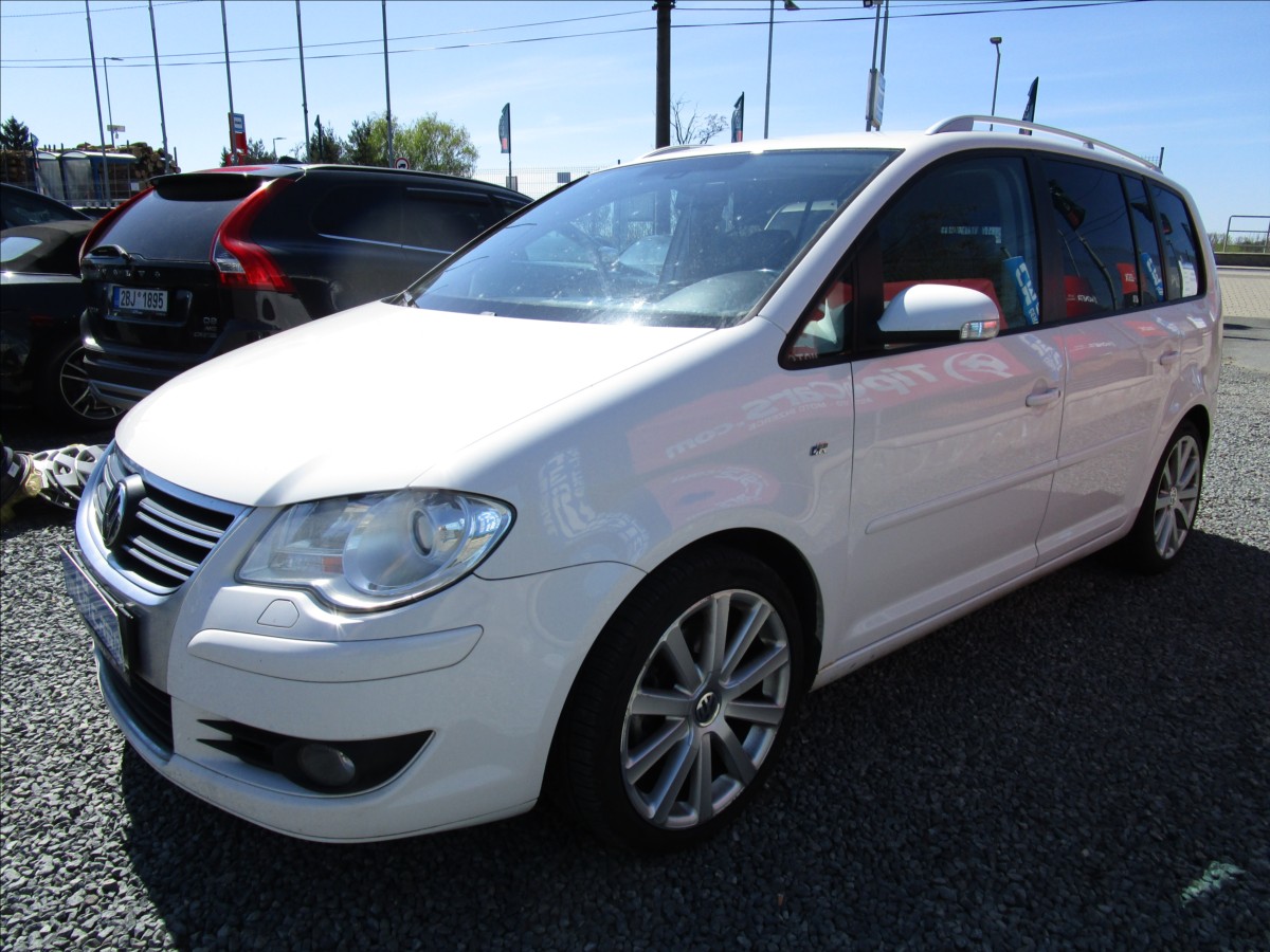 Volkswagen Touran 2.0TDi DSG Highline, 7 míst