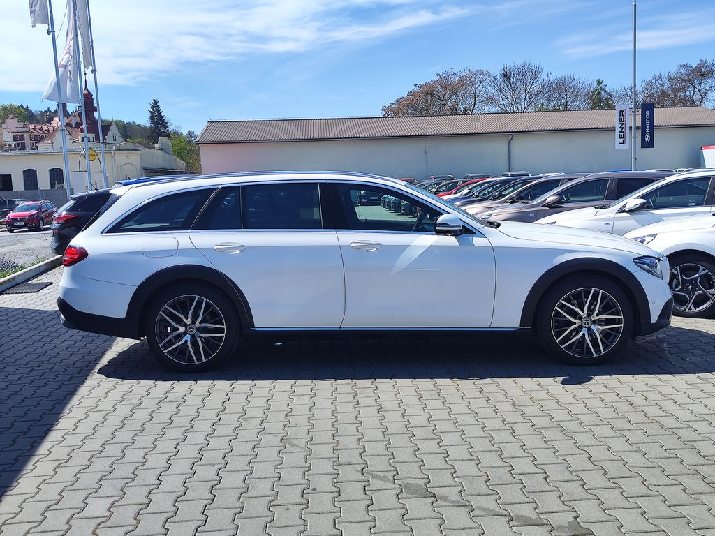 mercedes-benz-tridy-e-e220d-143kw-4matic-all-terrain - 3