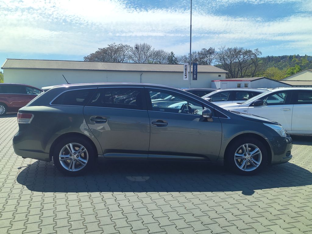 toyota-avensis-2-0-d4-d-93kw-business-navi-cr - 3