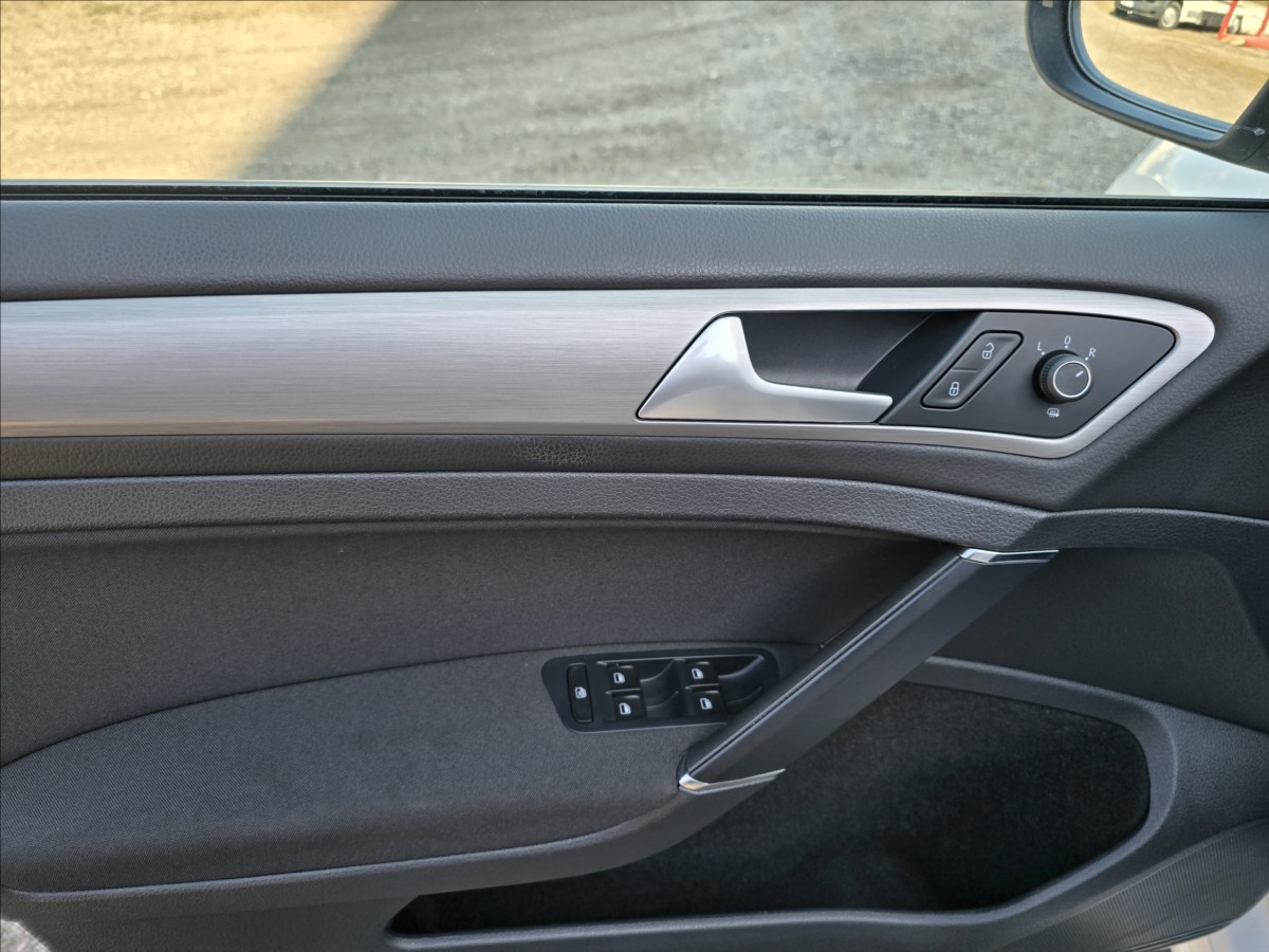 volkswagen-golf-1-2-tsi-r-line - 9