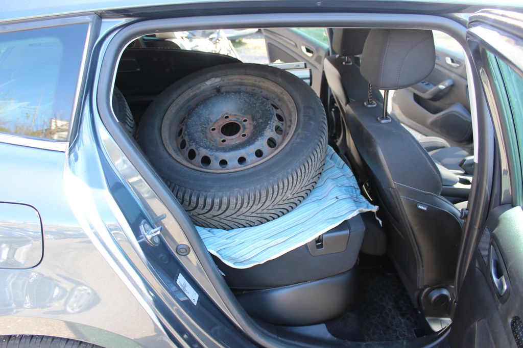 renault-megane-kombi-1-2i-97-kw - 8