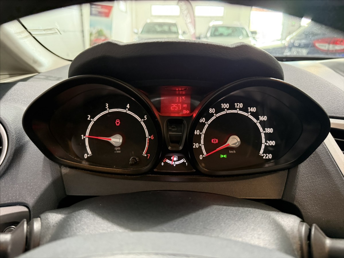 ford-fiesta-1-2-i-rs-alu-vyhrev-nova-stk - 8