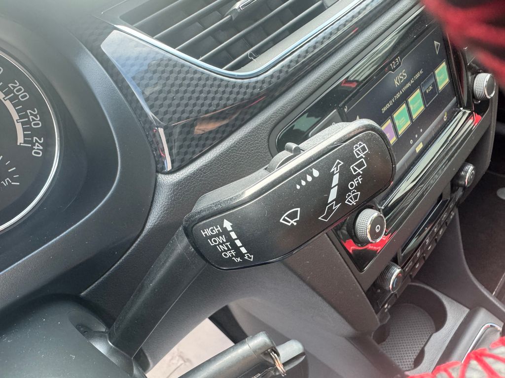 skoda-rapid-spb-1-0-tsi-monte-carlo - 9