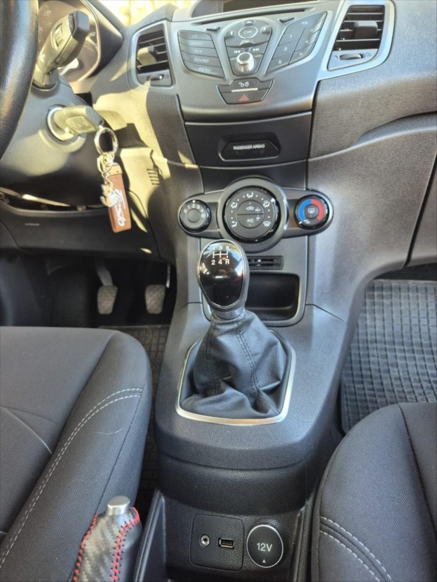 ford-fiesta-1-2 - 5