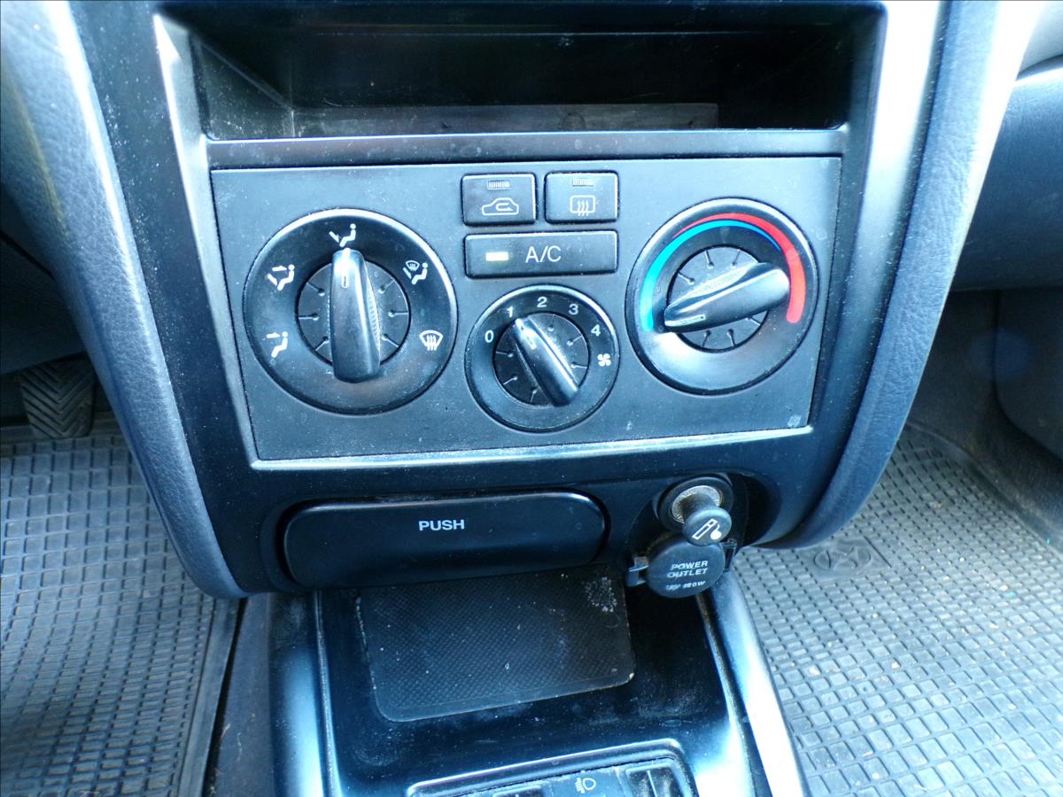 hyundai-elantra-1-6-16v-klima - 7