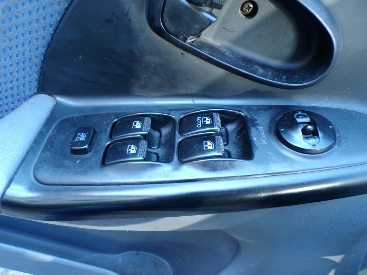 hyundai-elantra-1-6-16v-klima - 9