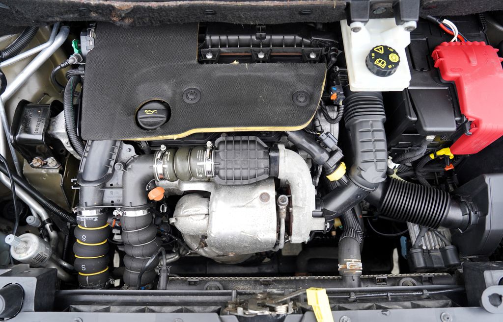 peugeot-partner-tepee-1-6hdi-tepee-outdoor-120ps - 9