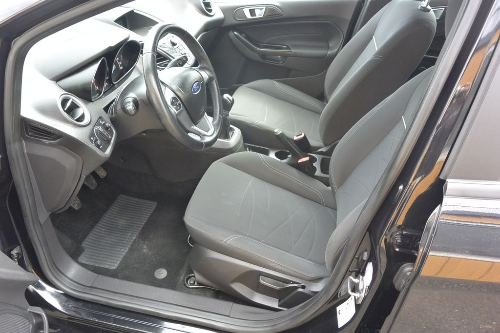 ford-fiesta-1-25i - 7