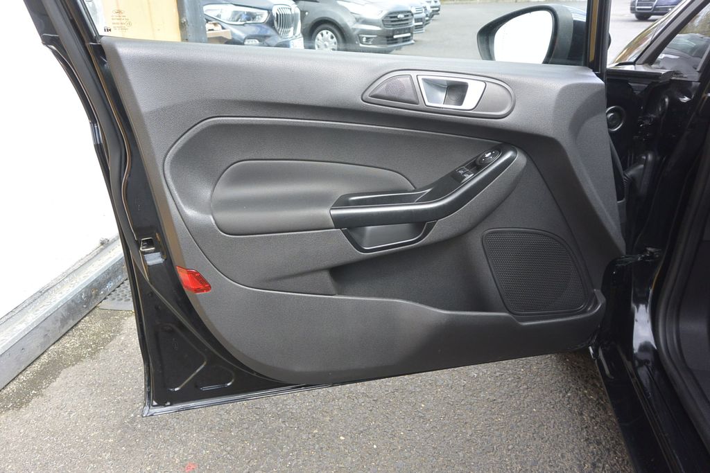 ford-fiesta-1-25i - 8