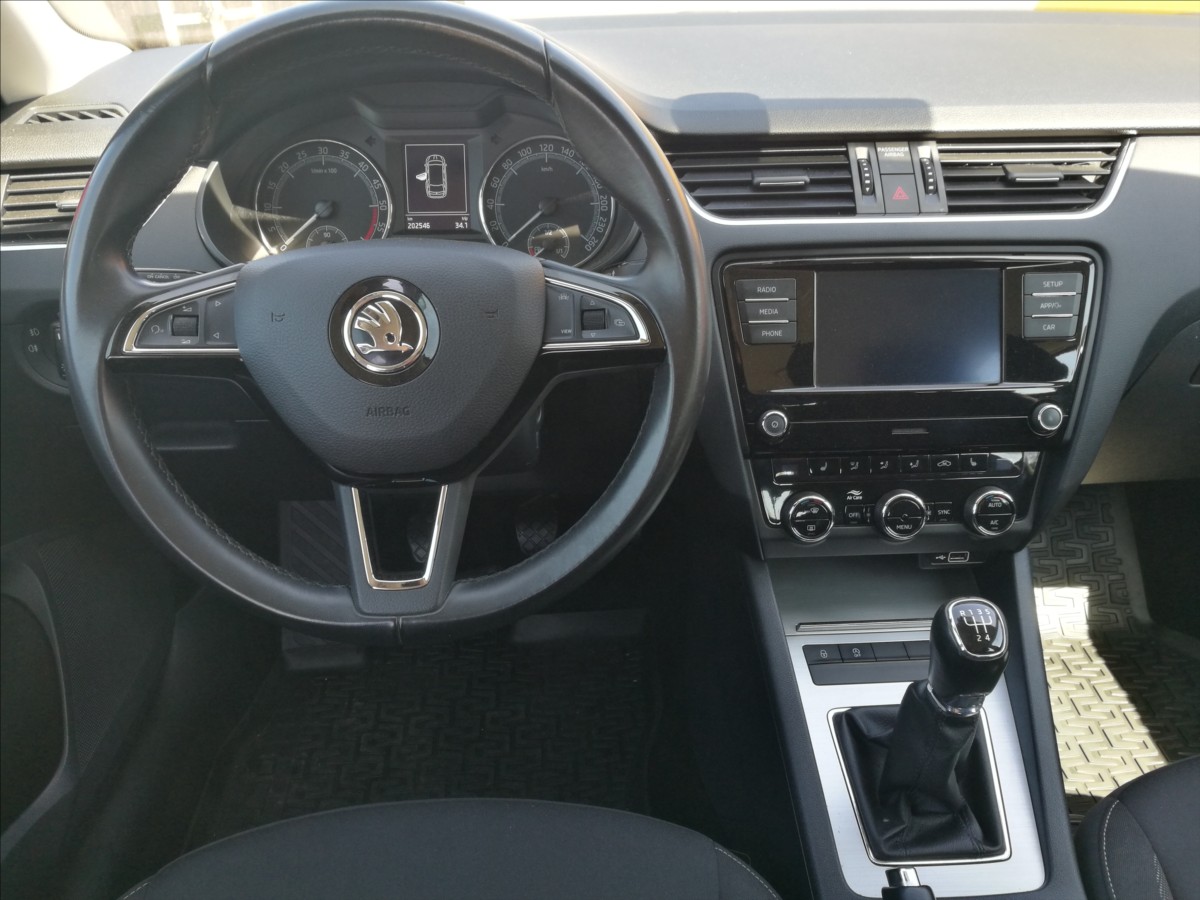 skoda-octavia-1-6-tdi-1-majitel-kombi - 4