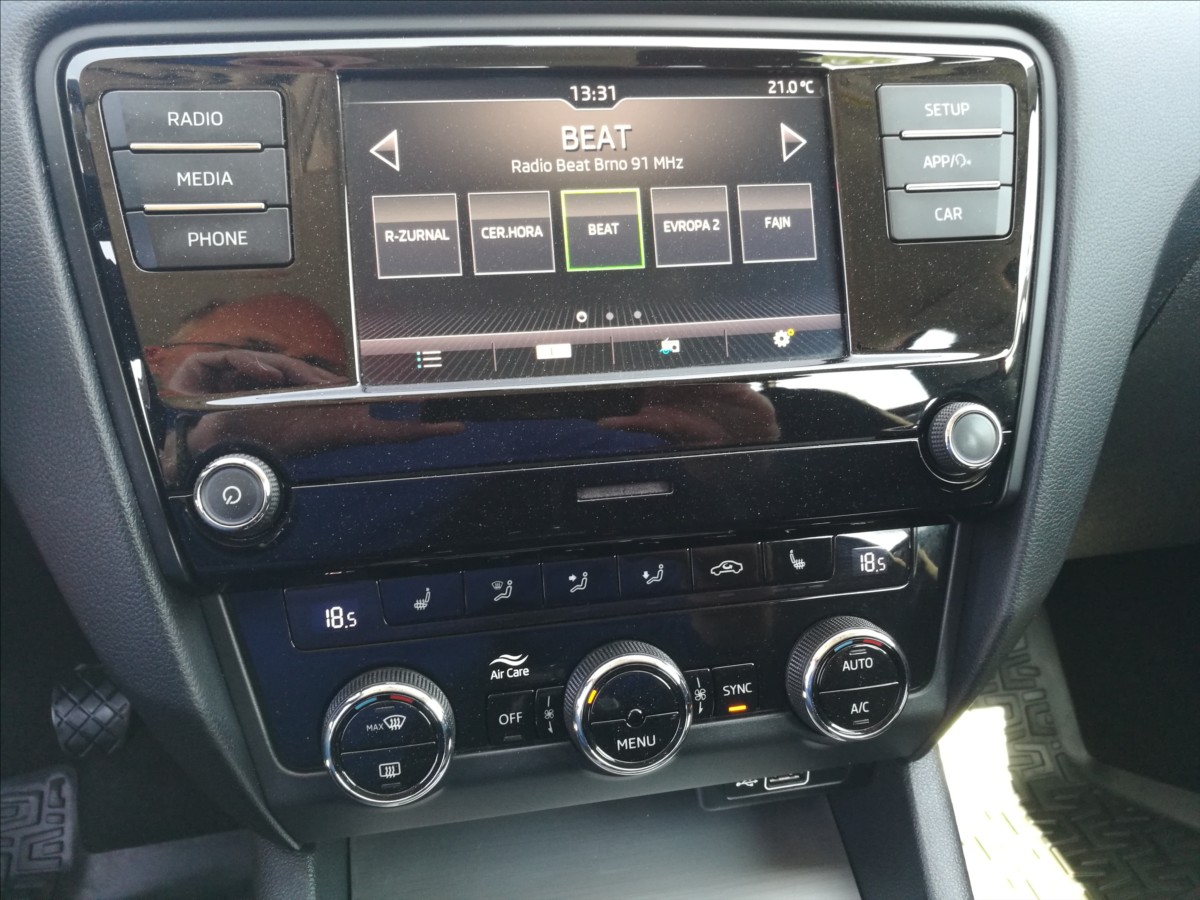 skoda-octavia-1-6-tdi-1-majitel-kombi - 7