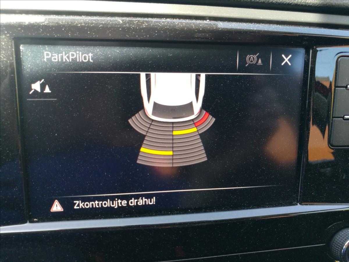 skoda-octavia-1-6-tdi-1-majitel-kombi - 8