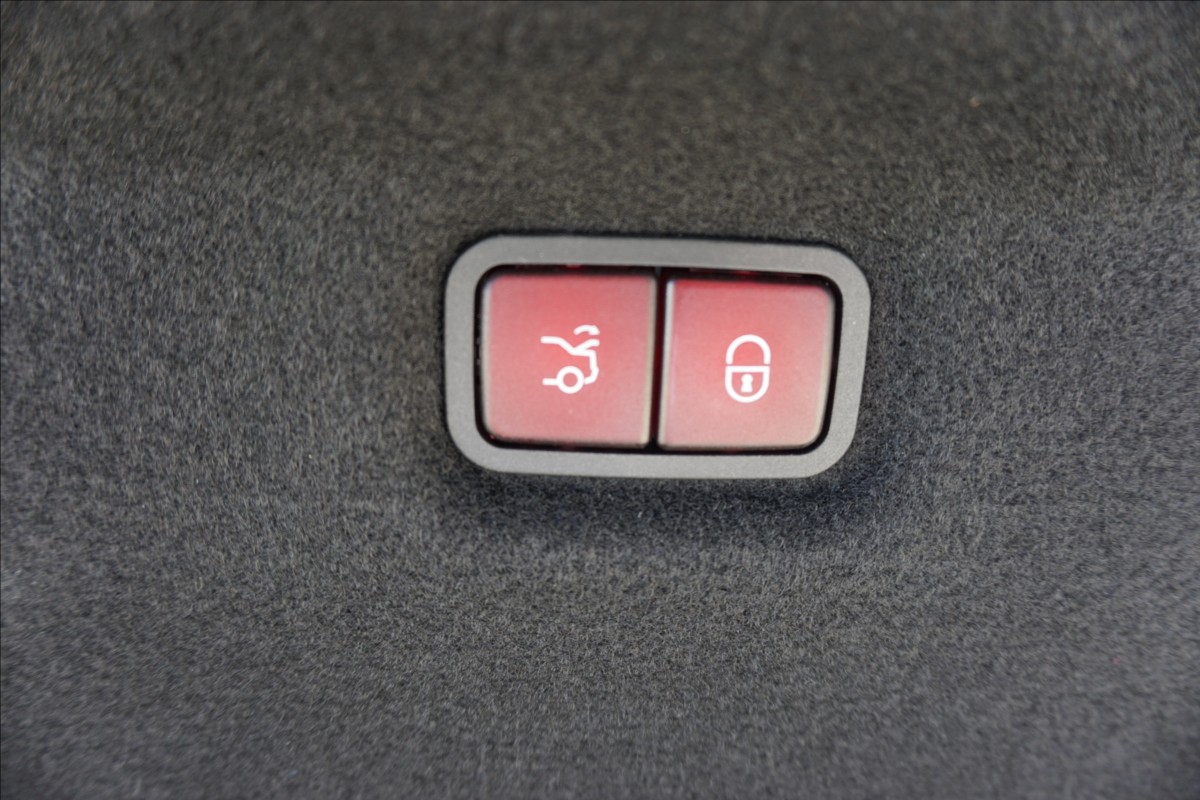 mercedes-benz-sl-4-0-amg-sl55-4matic-cz-puvod - 7