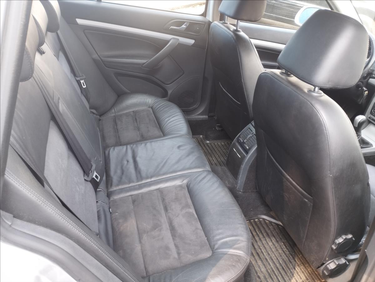 skoda-octavia-2-0-tdi-103kw-scout - 8