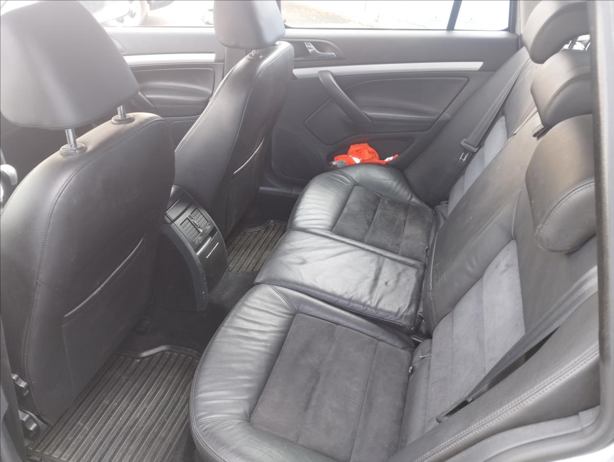 skoda-octavia-2-0-tdi-103kw-scout - 9