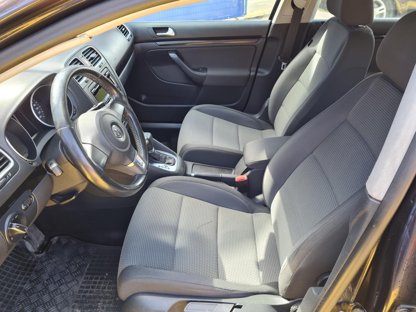 volkswagen-golf-1-6-tdi-77kw-dsg - 6