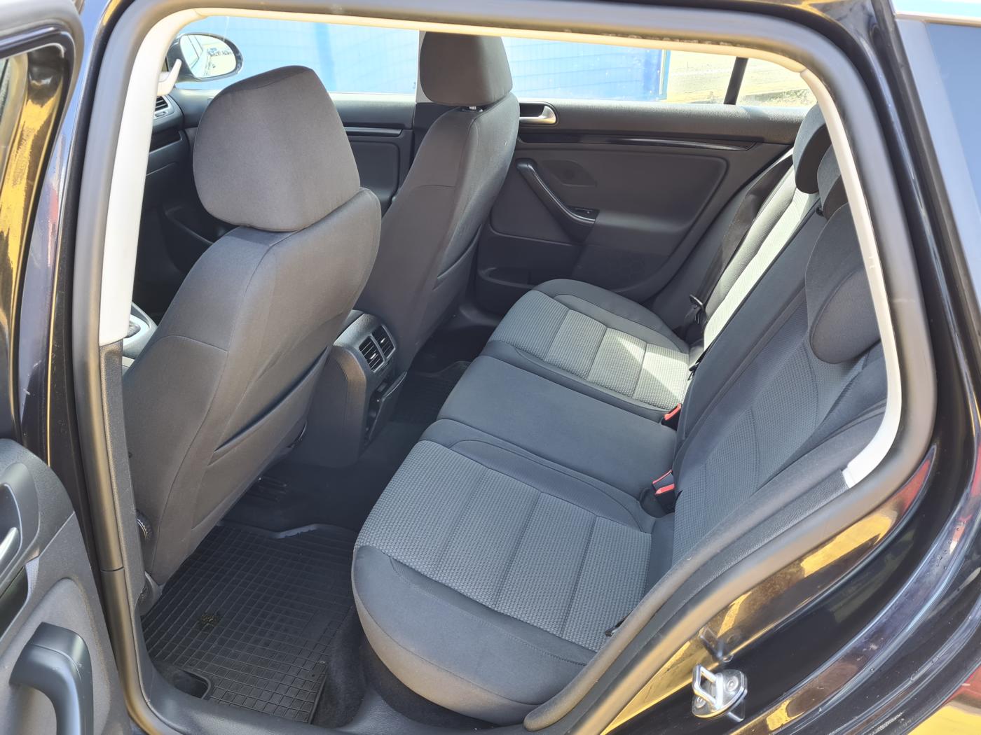 volkswagen-golf-1-6-tdi-77kw-dsg - 9