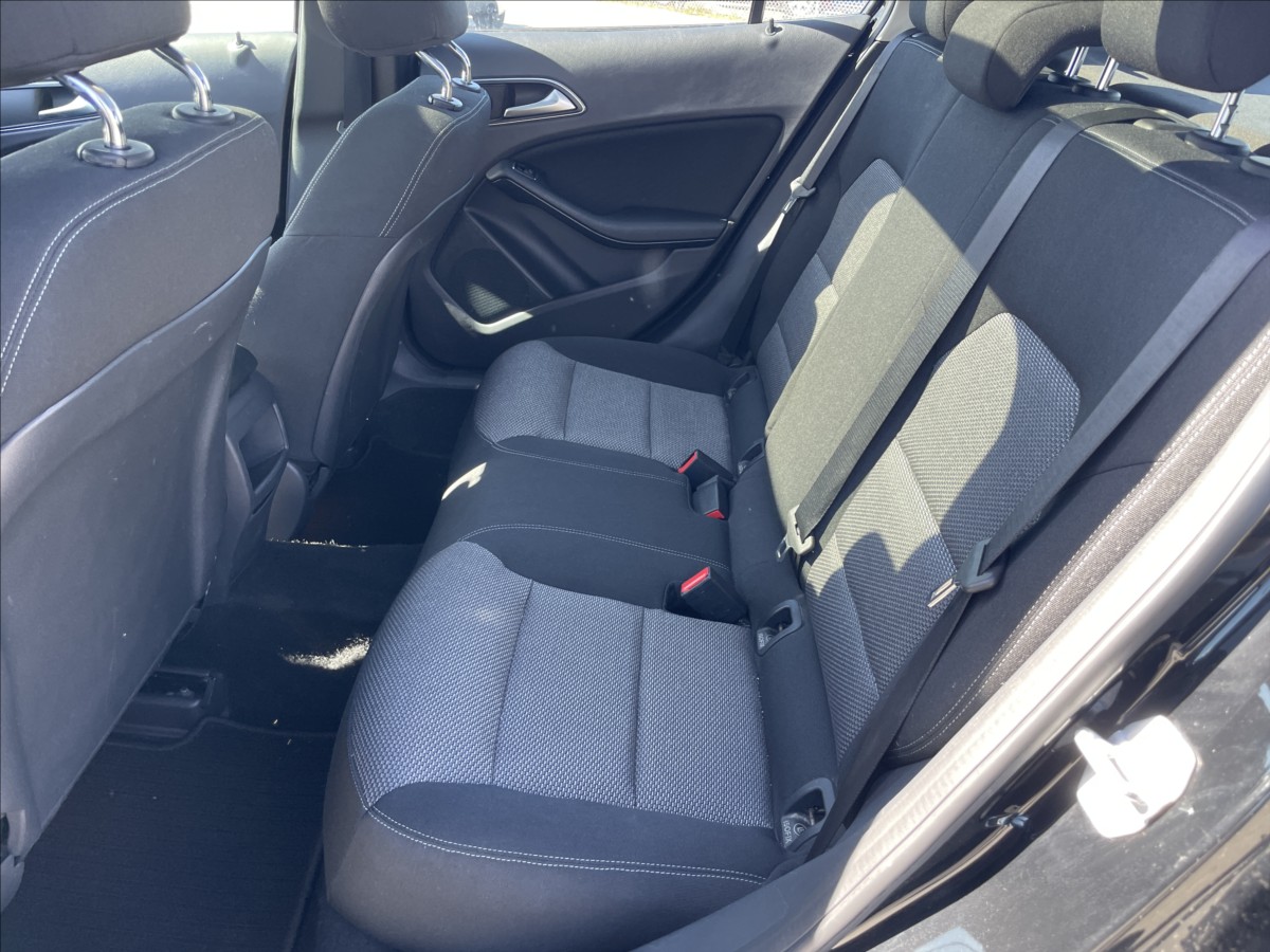 mercedes-benz-gla-2-2-cdi-100kw-bez-koroze-po-stk - 7