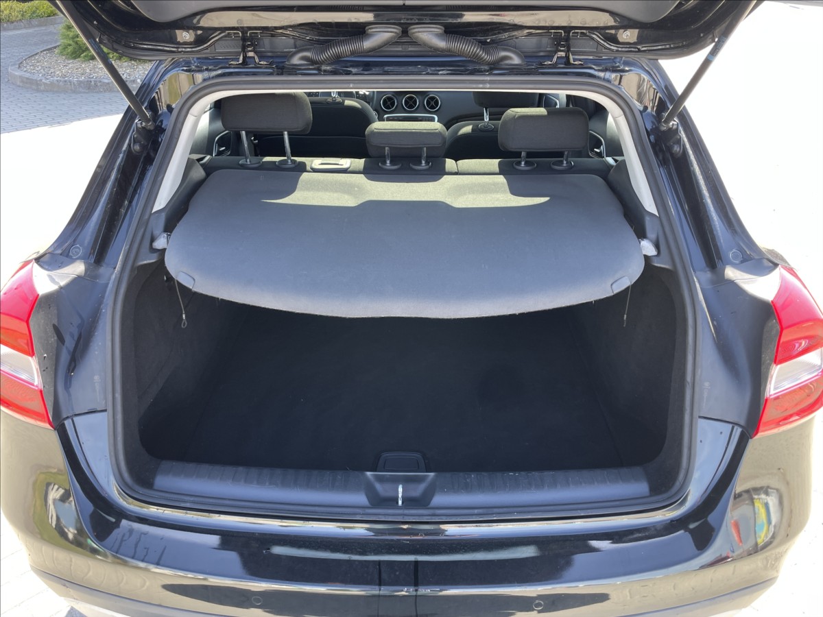 mercedes-benz-gla-2-2-cdi-100kw-bez-koroze-po-stk - 8