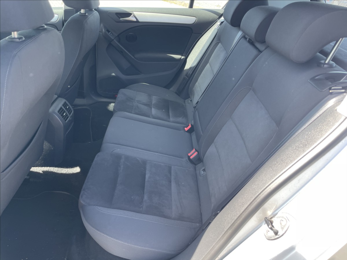 volkswagen-golf-2-0-tdi-140cv-dsg-highline-bez-koroze - 7