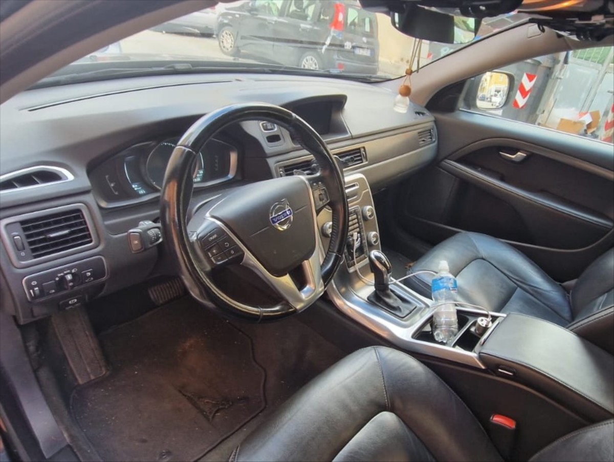 volvo-xc70-2-4-d5-geartronic-summum-awd - 6