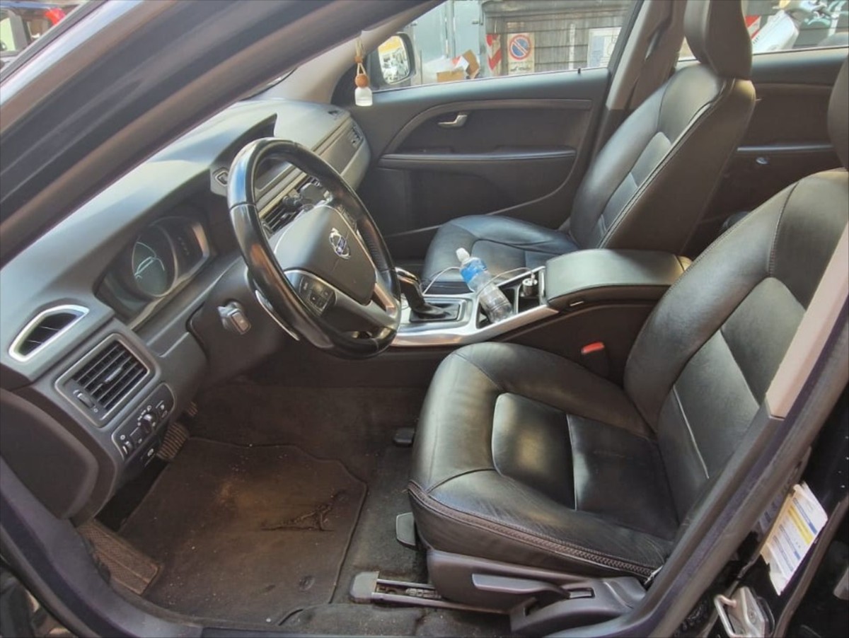 volvo-xc70-2-4-d5-geartronic-summum-awd - 8