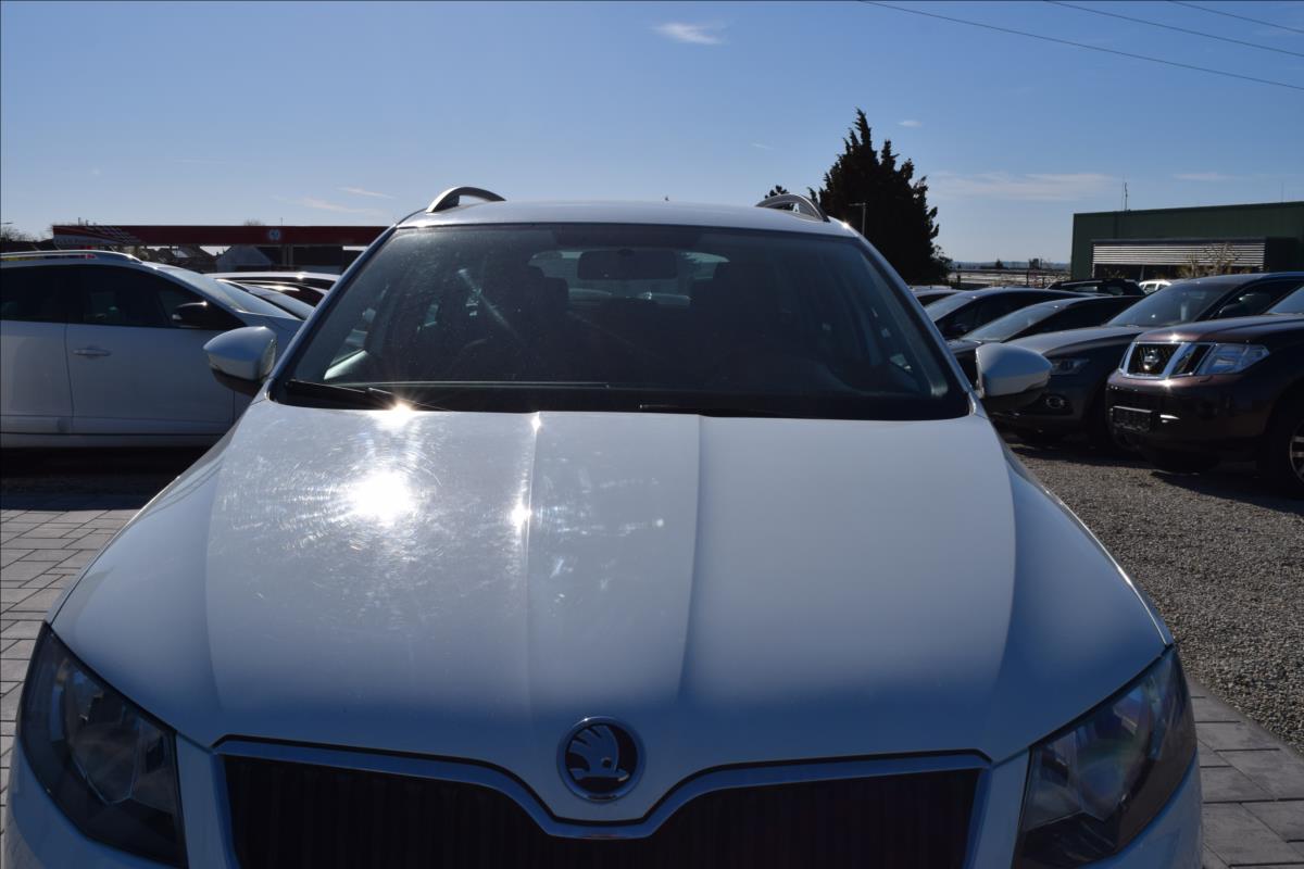 skoda-octavia-2-0-tdi-110kw-vyhrev-navi-stk - 2