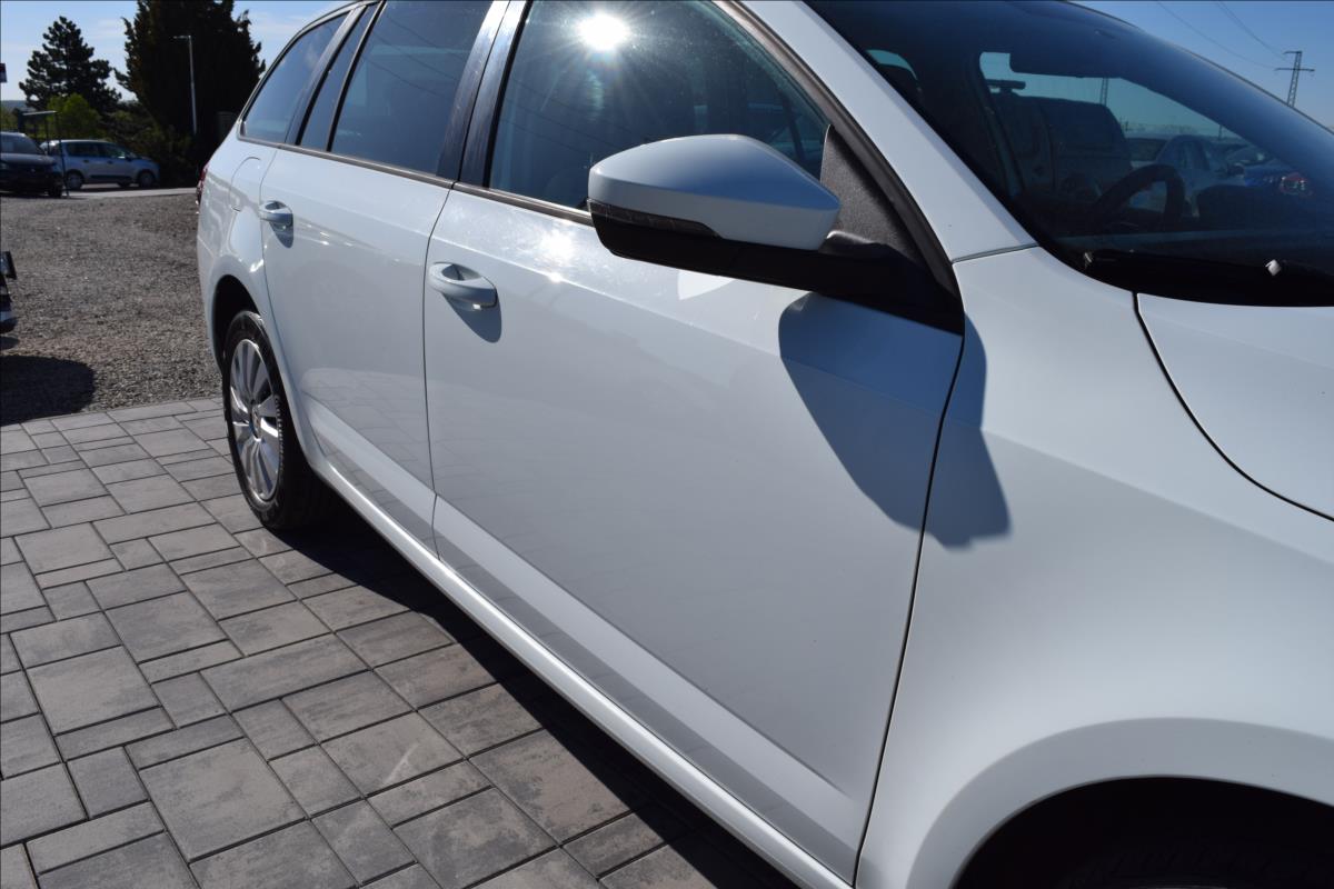 skoda-octavia-2-0-tdi-110kw-vyhrev-navi-stk - 8