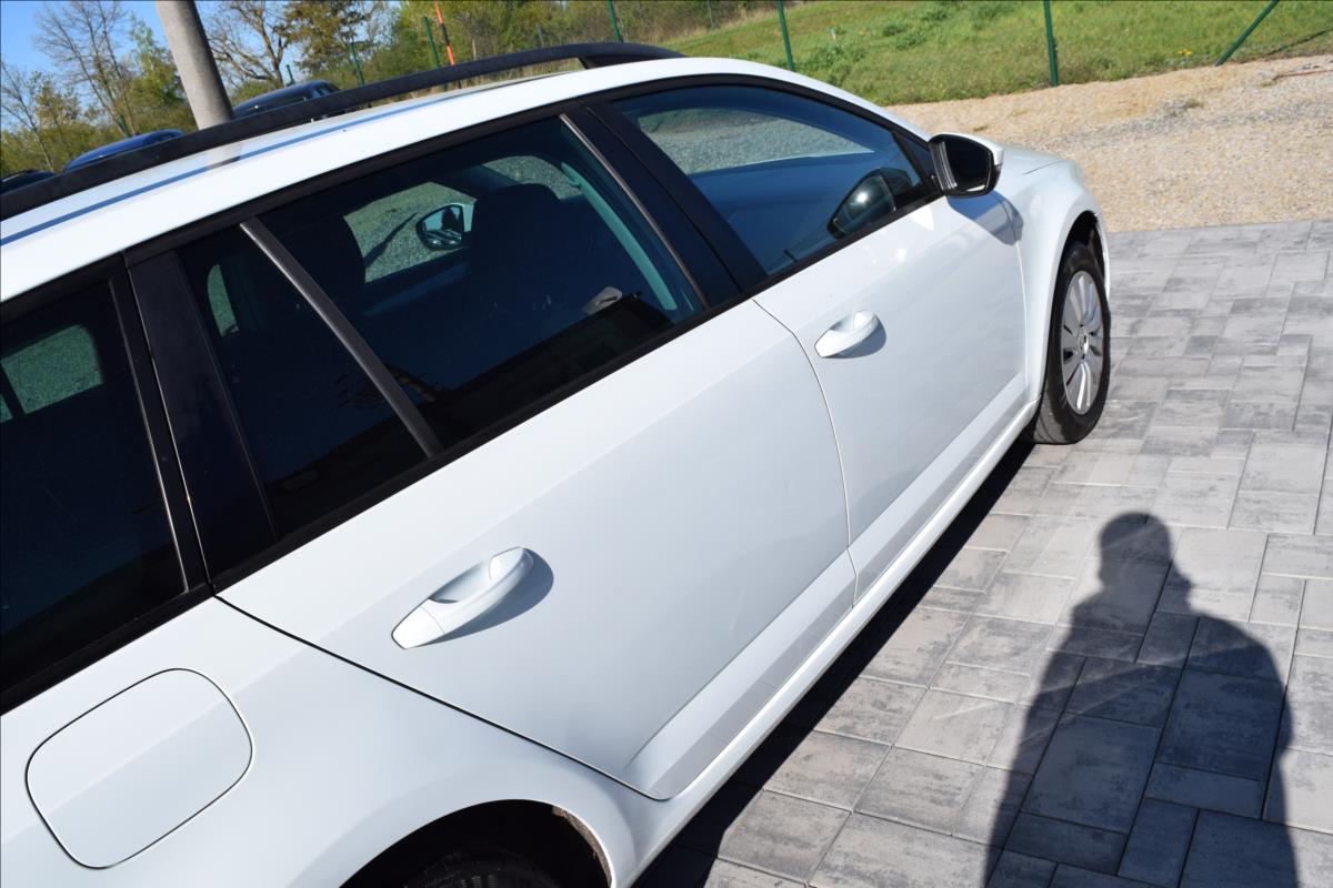 skoda-octavia-2-0-tdi-110kw-vyhrev-navi-stk - 9