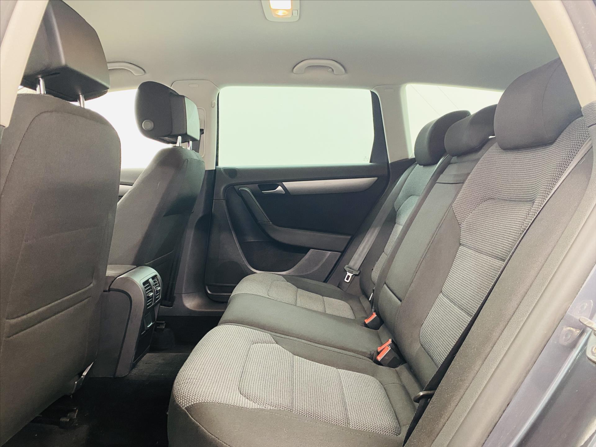 volkswagen-passat-2-0-tdi-dsg-125-kw-4motion - 5