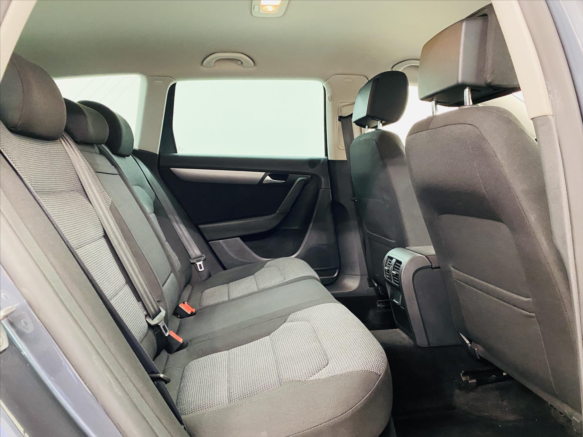 volkswagen-passat-2-0-tdi-dsg-125-kw-4motion - 6