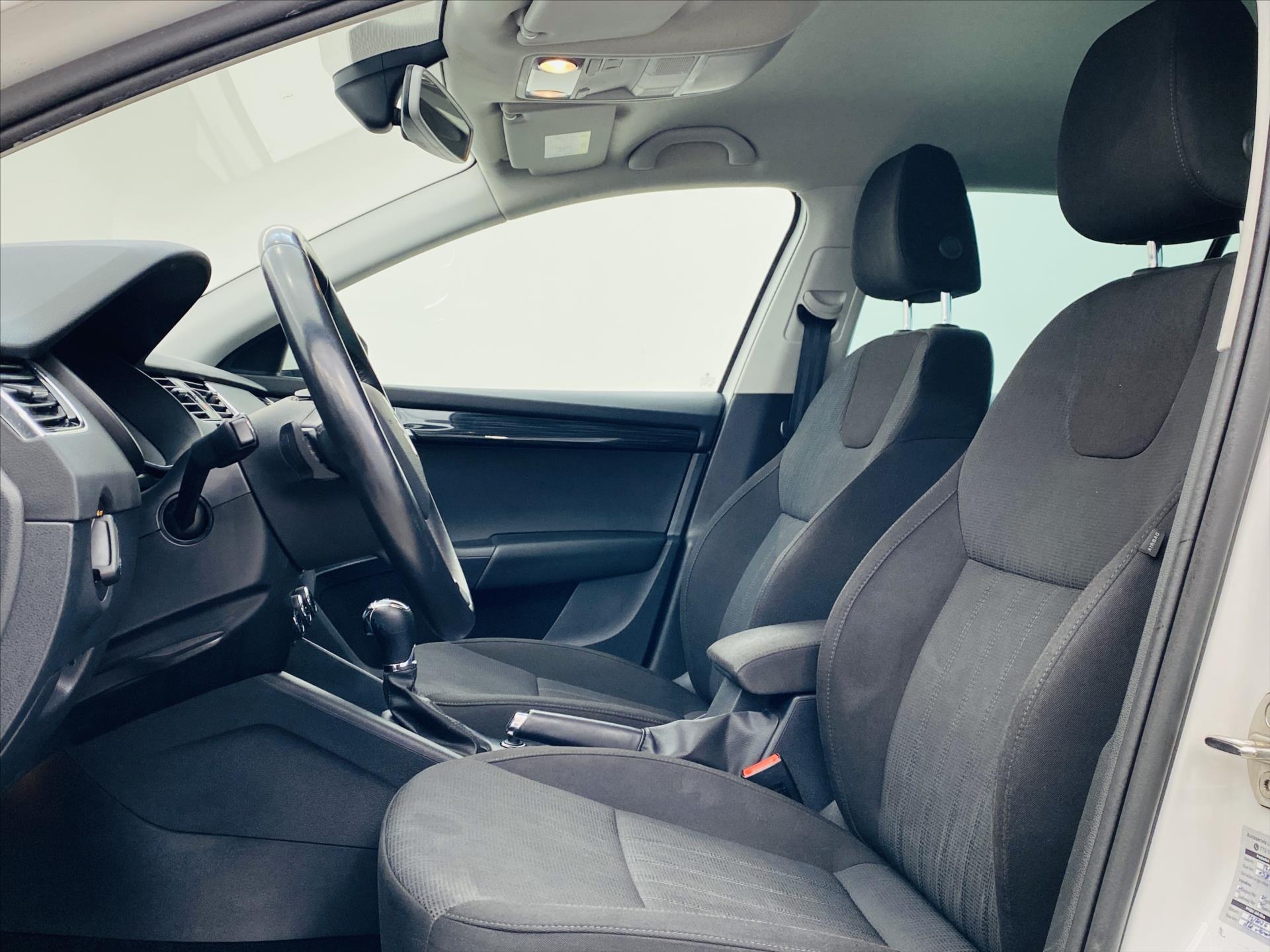 skoda-octavia-1-5-g-tec-96kw-dsg-style - 4