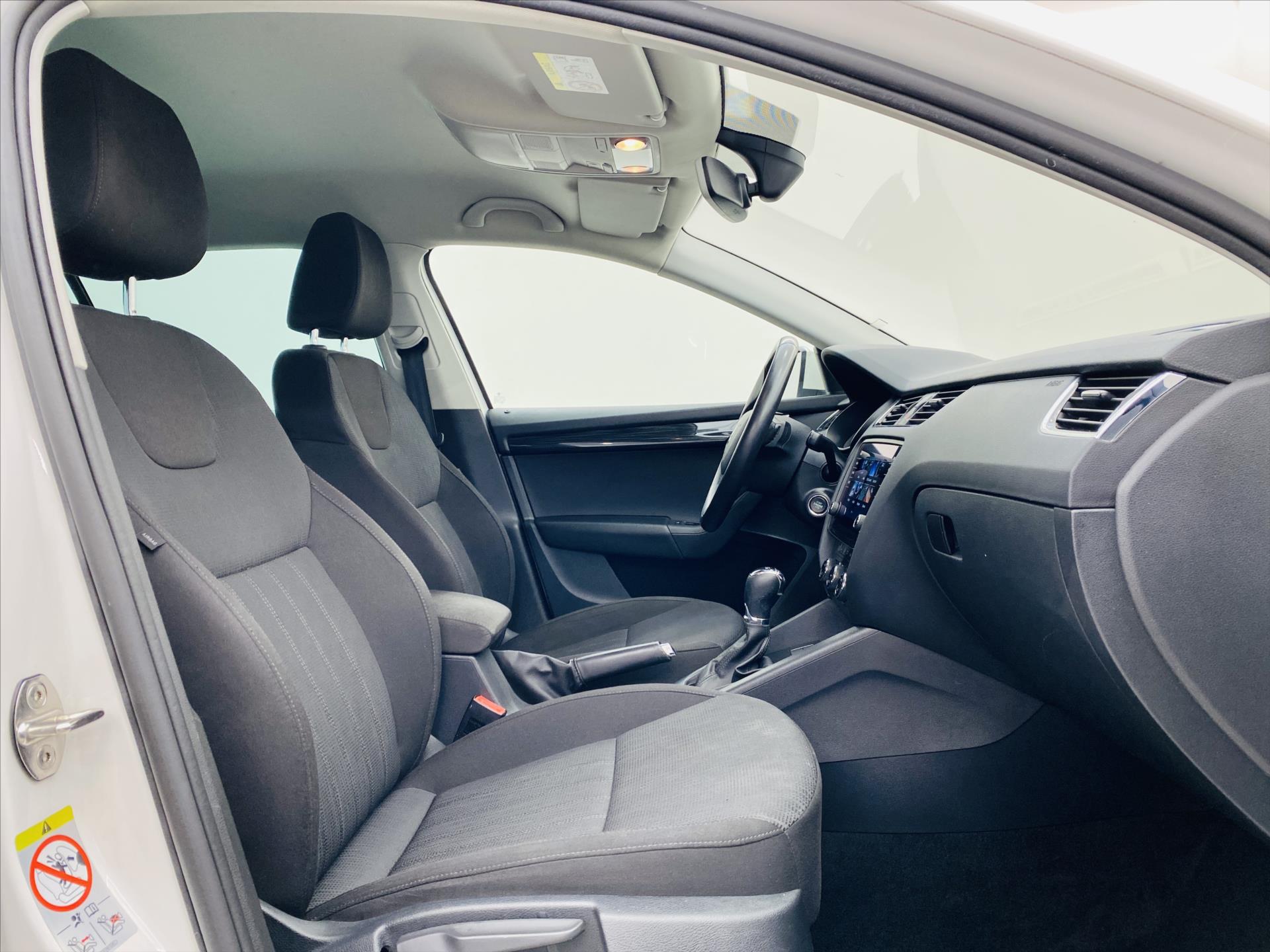 skoda-octavia-1-5-g-tec-96kw-dsg-style - 7