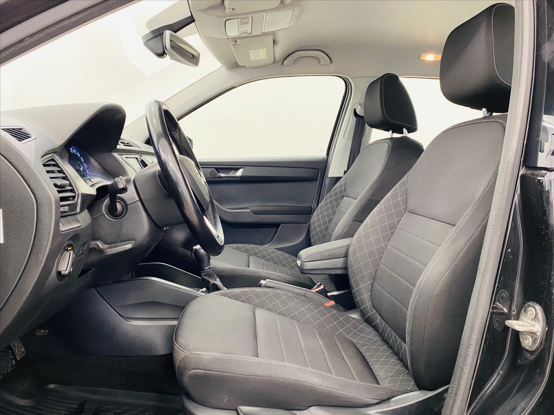 skoda-fabia-1-0-tsi-dsg-81kw-style - 4