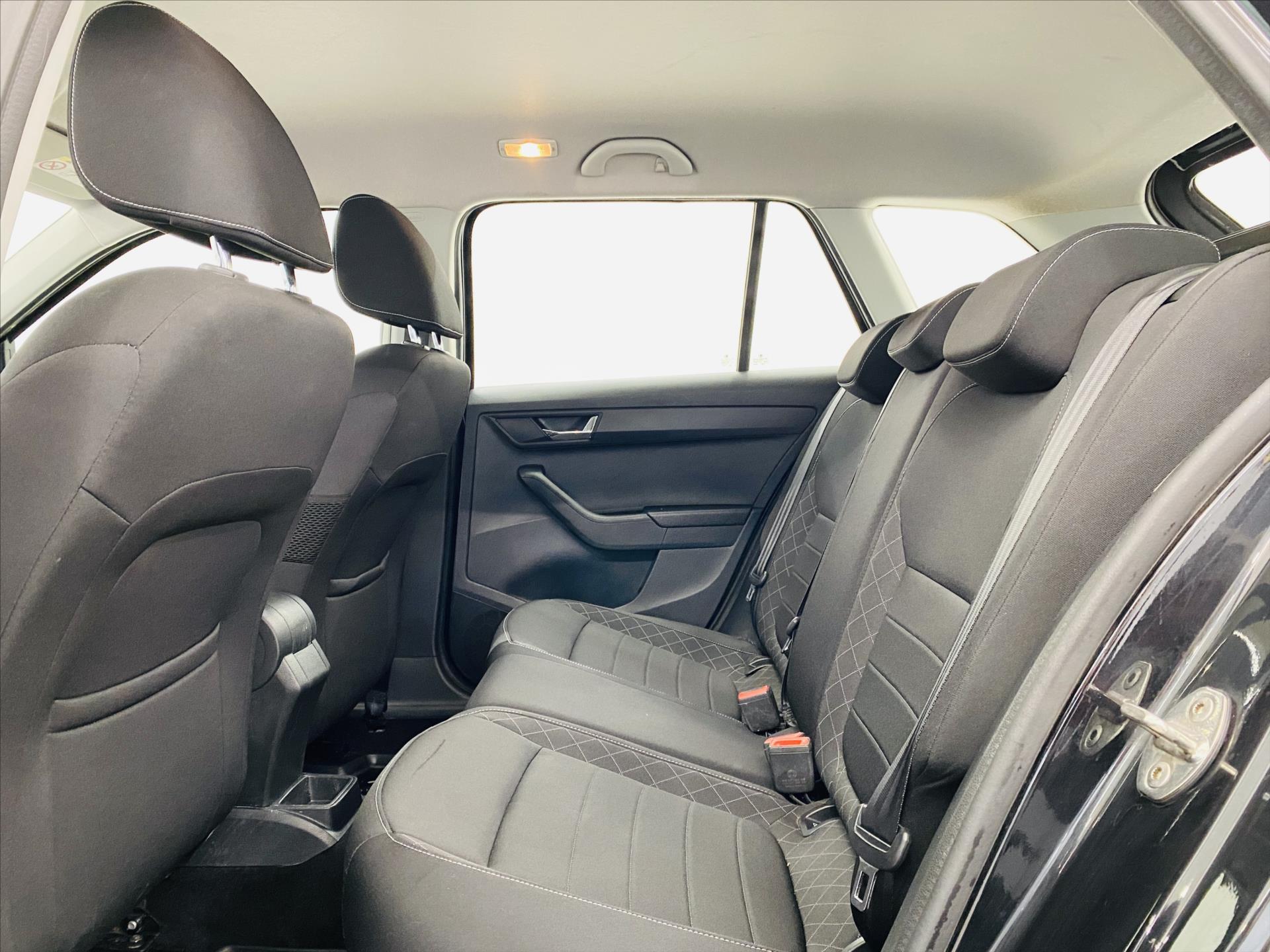 skoda-fabia-1-0-tsi-dsg-81kw-style - 5