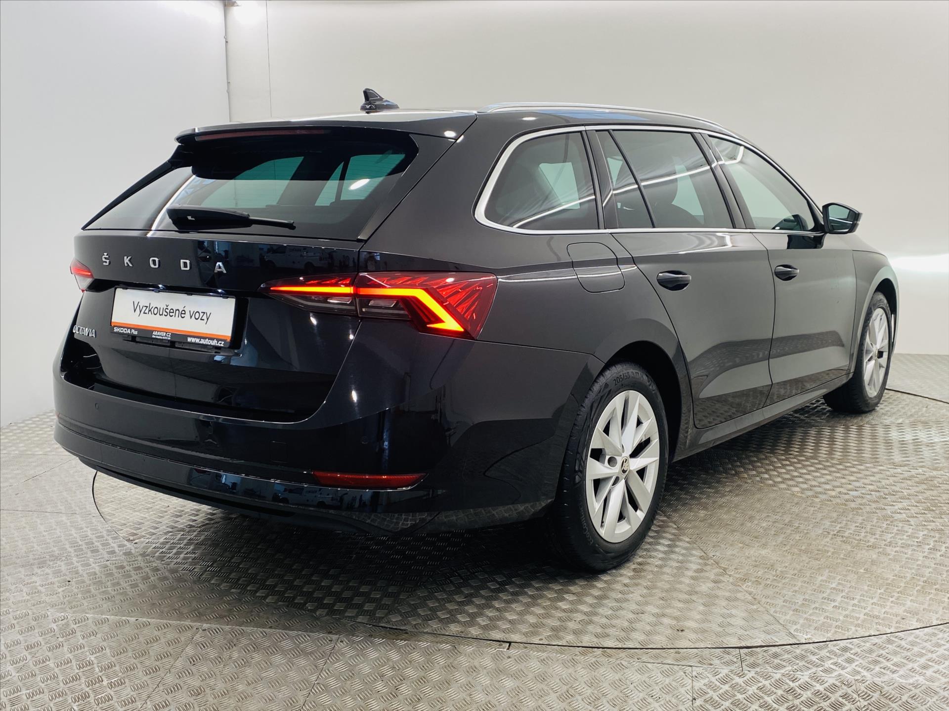 skoda-octavia-2-0-tdi-dsg-110-kw-style - 1