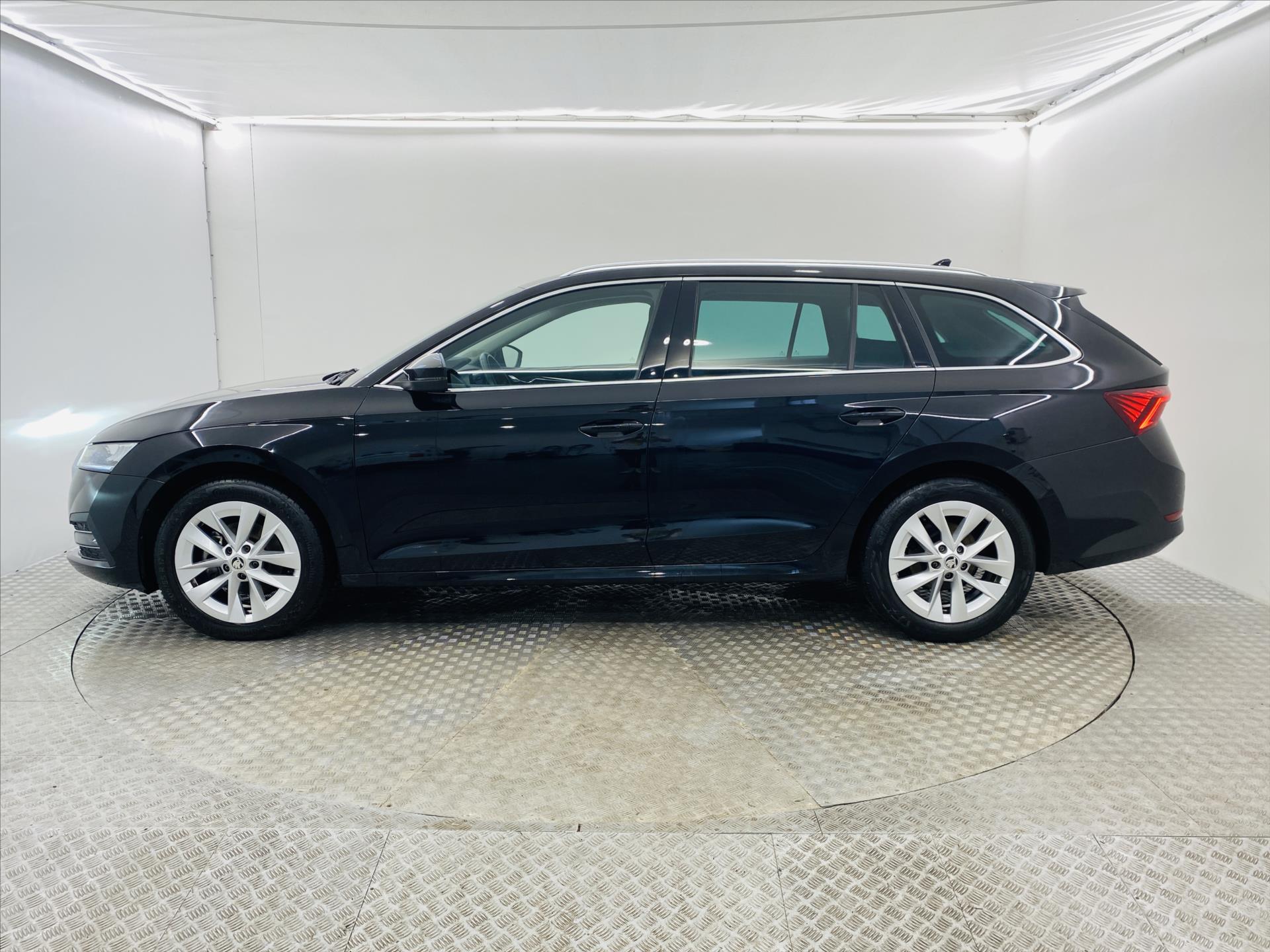 skoda-octavia-2-0-tdi-dsg-110-kw-style - 2